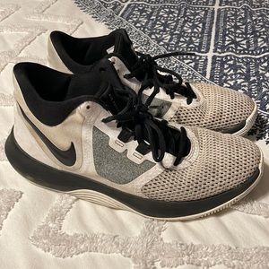 Men’s basketball shoes